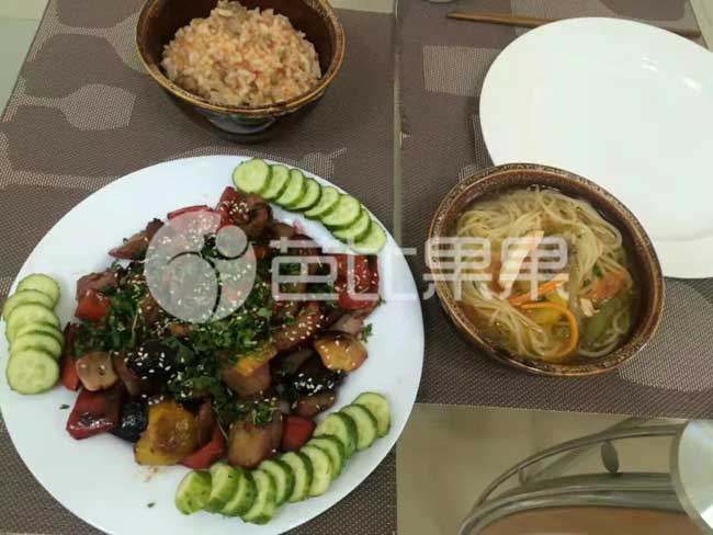 不用担心去乌克兰试管医疗期间的的饮食 保姆会做中国菜