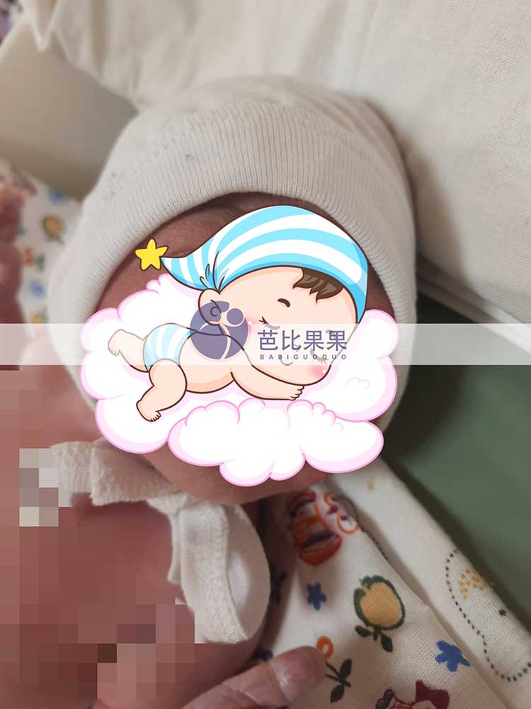 乌克兰试管女宝宝出生