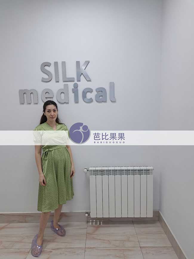 年轻的哈萨克斯坦试管妈妈在silk医院做孕21周+B超