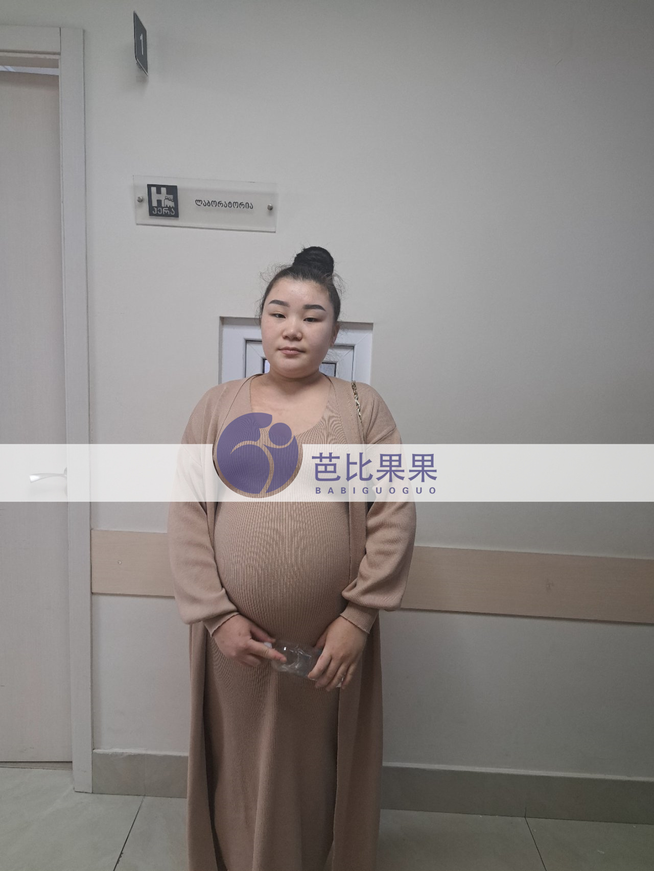 格鲁吉亚F先生夫妻怀龙凤胎的试管妈妈来医院做四维检查