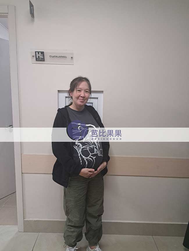 格鲁吉亚S先生家怀龙凤胎的试管妈妈来医院做孕29周B超