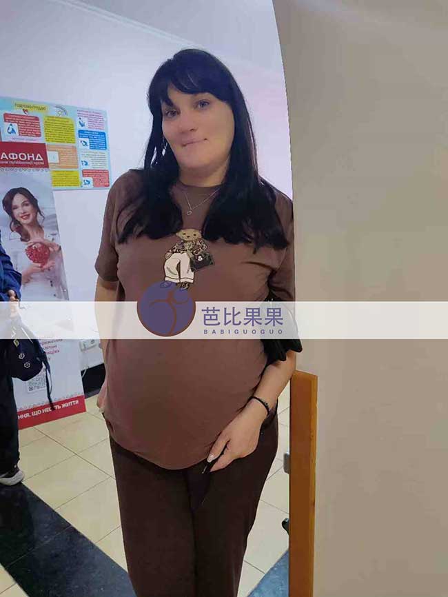 乌克兰试管妈妈做B超