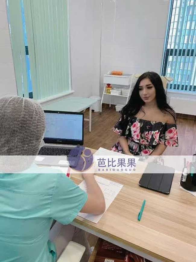 T先生夫妻选中的亚洲女孩和丽塔医院沟通促排的进程