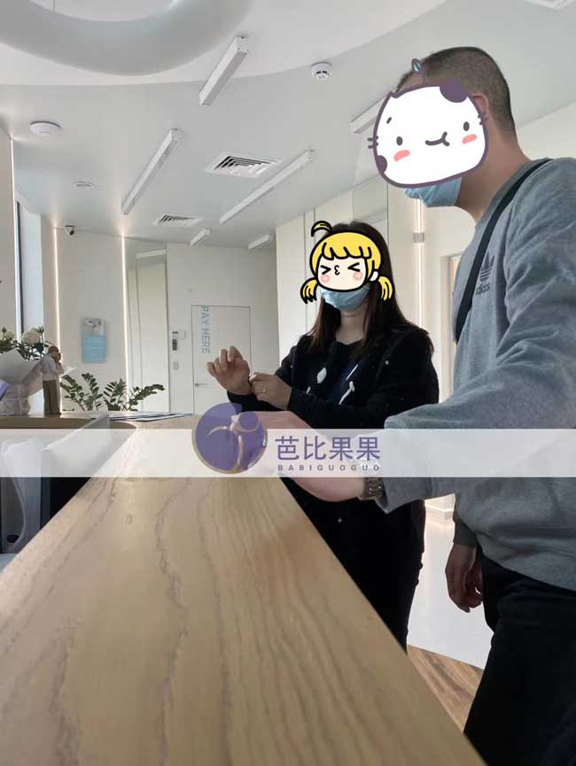 Z女士夫妇到丽塔医院促排 主任监看卵泡生长情况