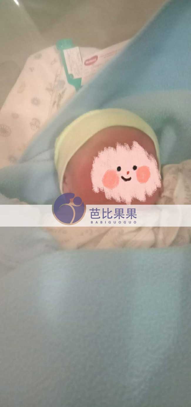 W夫妇家在乌克兰自卵试管的小宝贝顺利降生：体重3.64千克