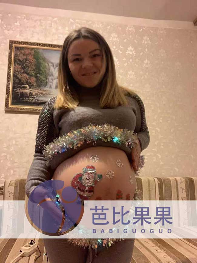 W女士的乌克兰满具有仪式感的和肚子里宝宝一起过圣诞