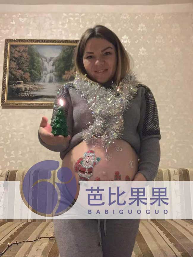 乌克兰代妈和肚子里宝宝一起过圣诞