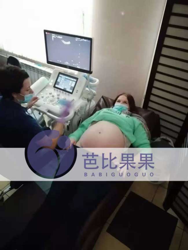 乌克兰代妈检查胎儿的发育情况