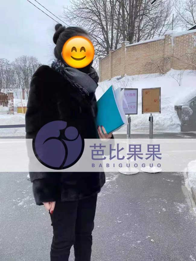 马丽塔翻译陪同H女士在领事馆办手续，离宝宝回国的日子又近一天