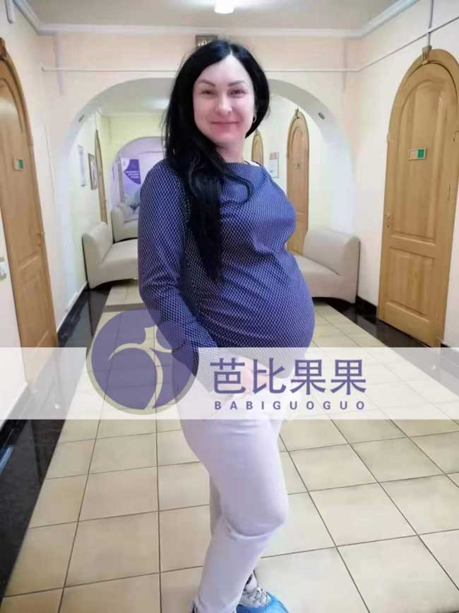 两名都怀有双胞胎的乌克兰试管到妇产医院做体检