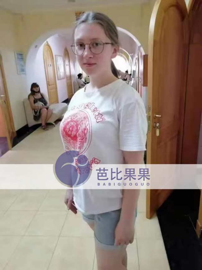 W夫妇跟H夫妇的乌克兰试管妇女再次到妇产医院做产检