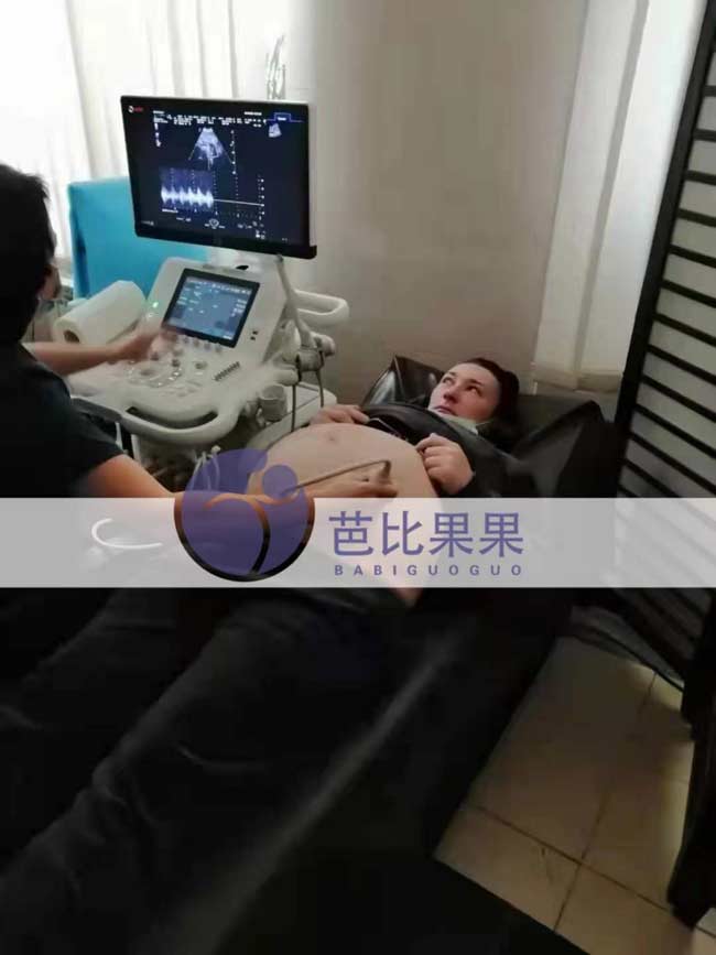 乌克兰孕妈剖腹产