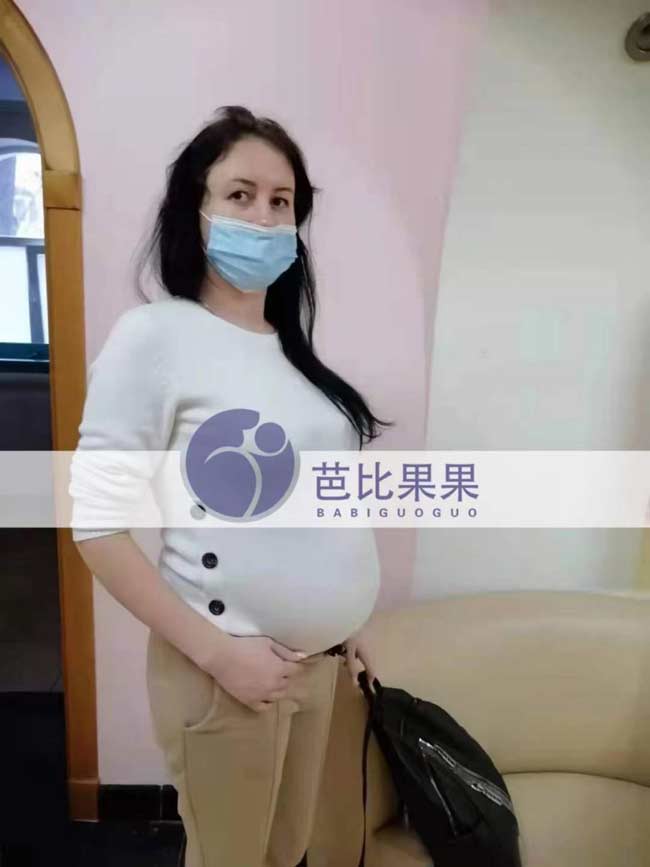 L先生夫妻在乌克兰试管下个月即将临产，准备接宝宝了