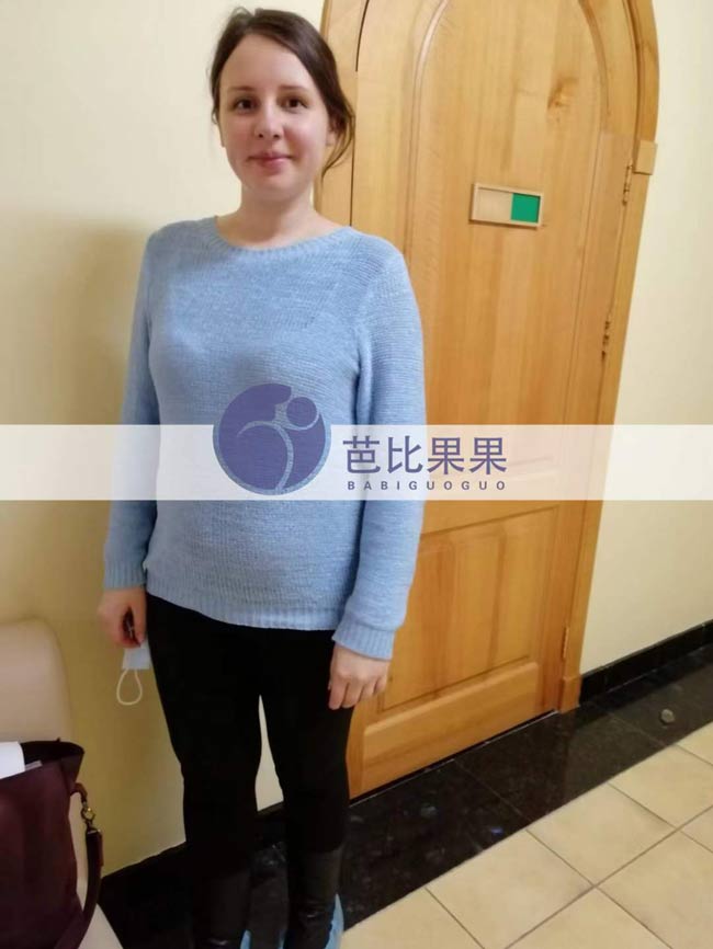 K女士家的乌克兰试管妈妈来妇产医院见医生抽血做唐筛