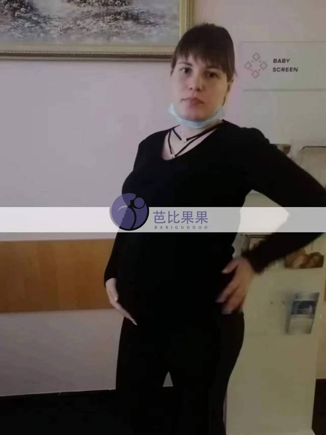 W女士夫妻的乌克兰试管妈妈来医院做检查见医生