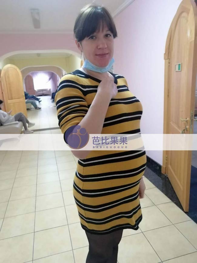 Z女士的乌克兰试管妈妈来妇产医院抽血做常规孕检