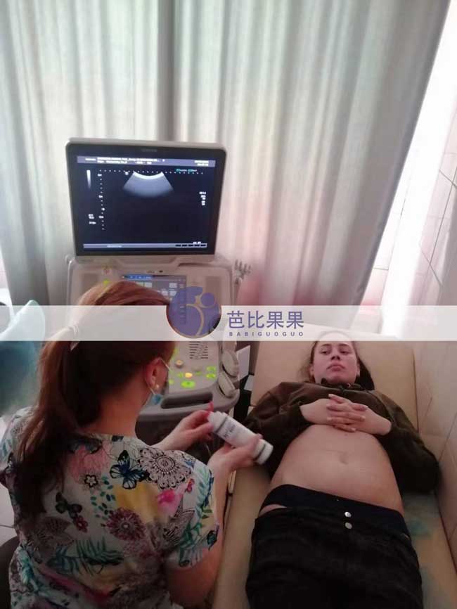 乌克兰试管妈妈做二次B超