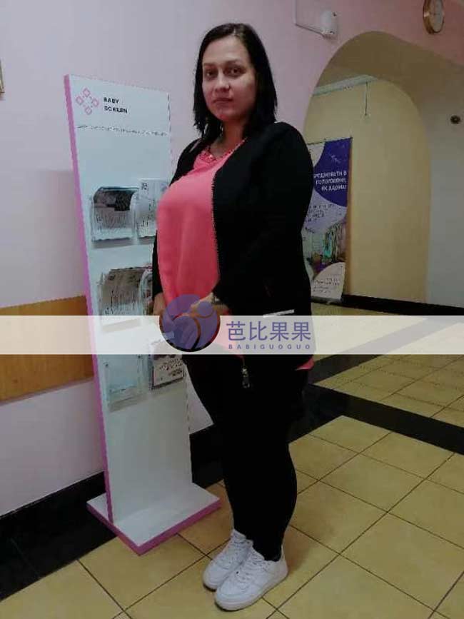 S女士和L先生家的乌克兰试管妈妈来验血做常规孕检