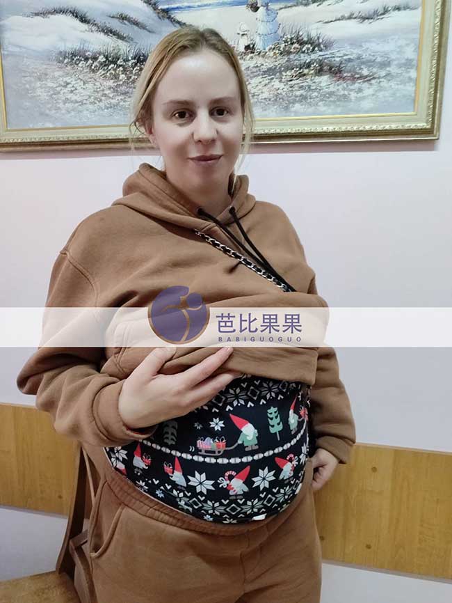 2个家庭到格鲁吉亚助孕匹配分别怀双胞胎和孕19周的试管妈妈做B超