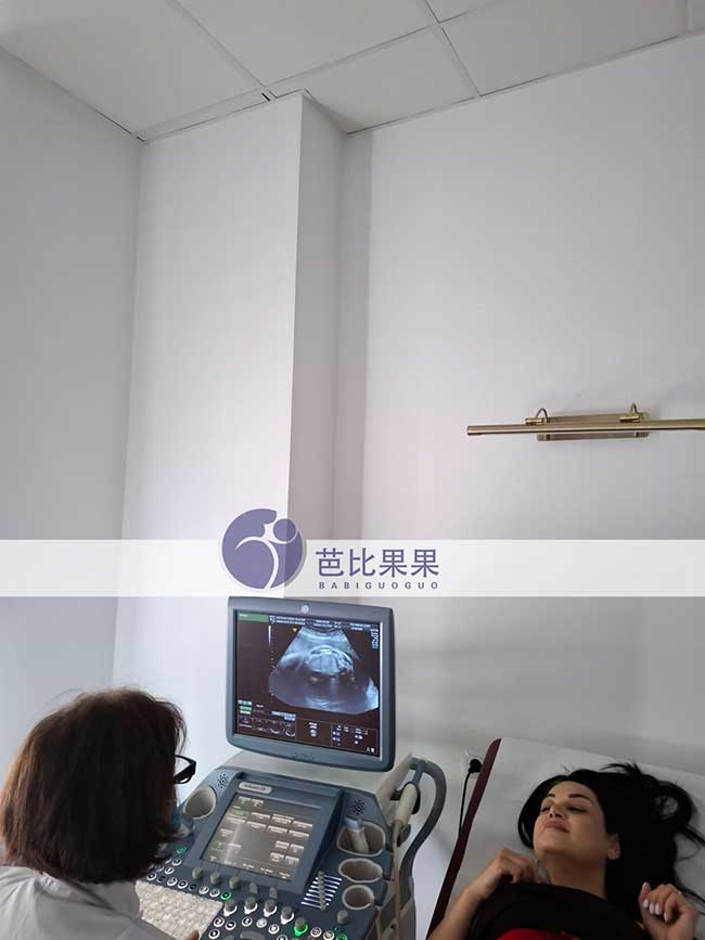 孕后期试管妈妈做B超
