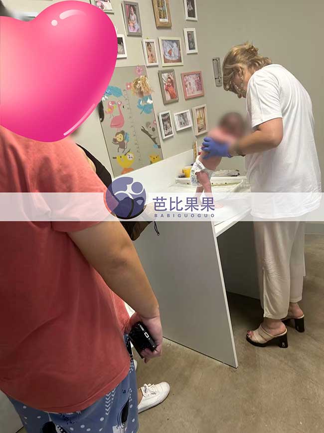 在格鲁吉亚试管生娃的袁先生带宝贝去妇产医院做检查