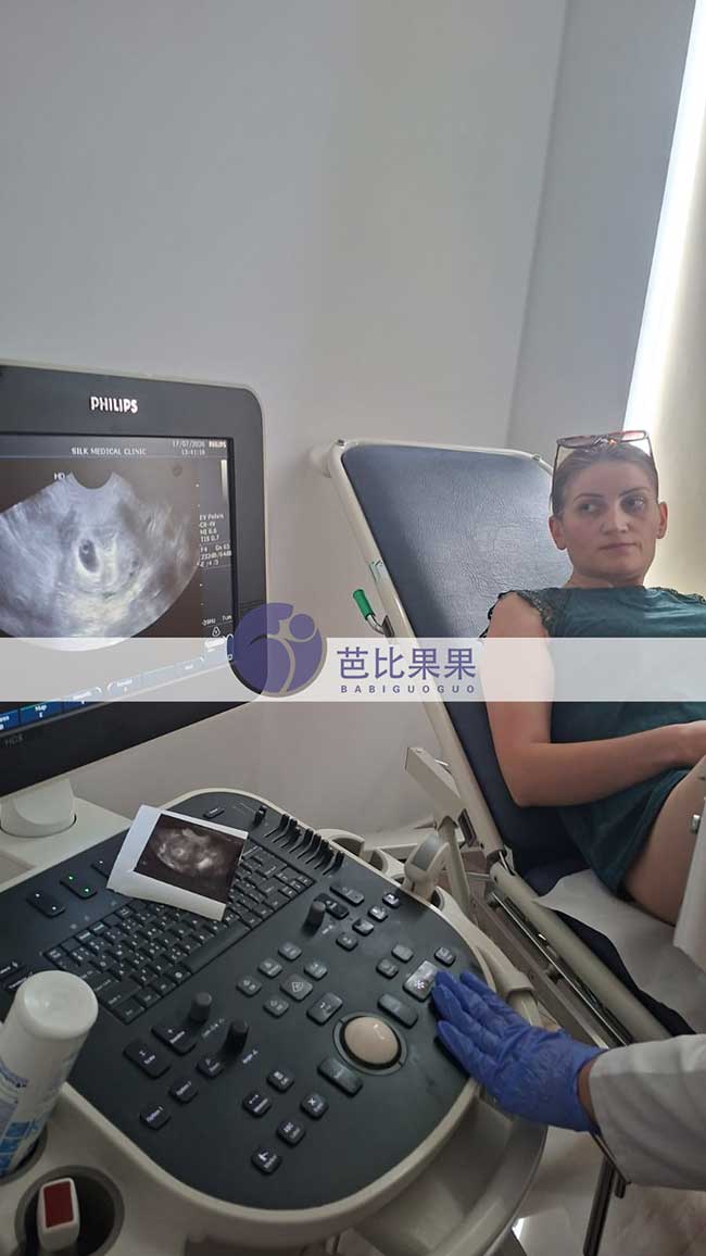 妻子因子宫切除无法怀孕,彭先生到格鲁吉亚试管进入孕早期