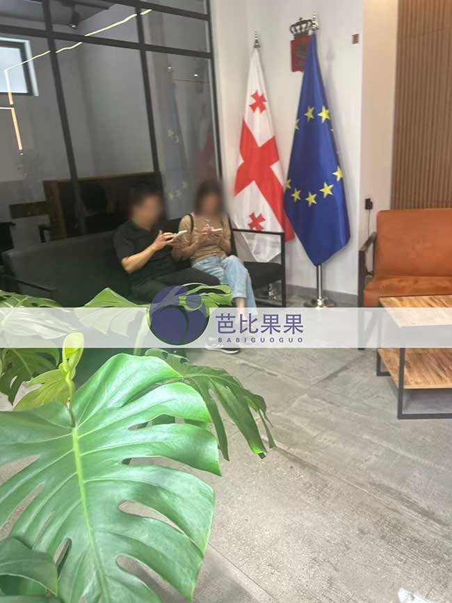 从公证处办完最后一项手续,赵先生夫妇的乌克兰试管行程暂告一段落