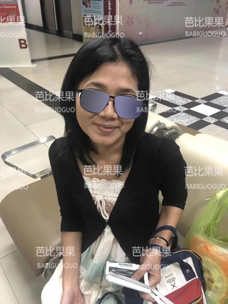 泰国试管婴儿爱心妈妈在医院做双胞胎发育12周的B超